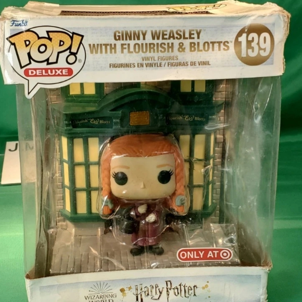 Funko Pop! Deluxe: Harry Potter Ginny Weasley with Flourish & Blotts (139) Boxed